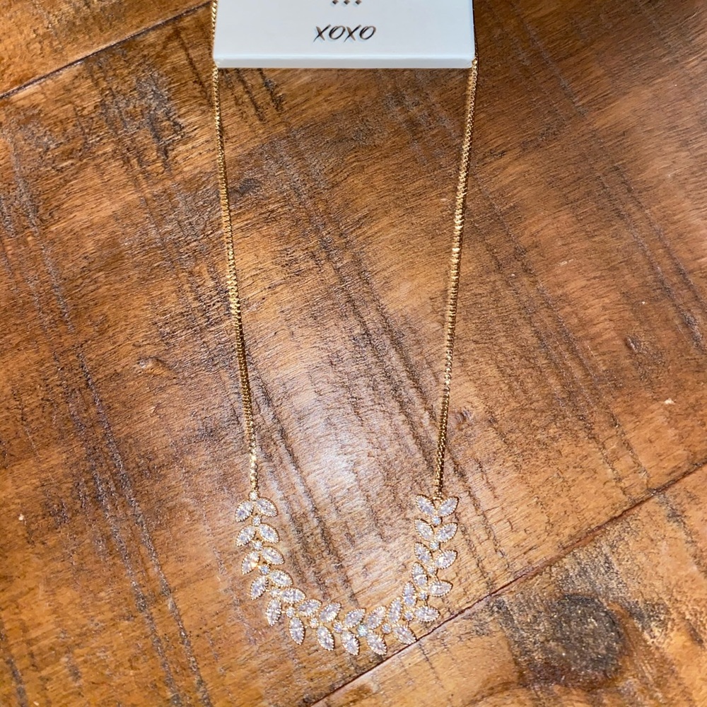 Banana Republic Leaf Garland Pull Through Necklace - Picture 2 of 5